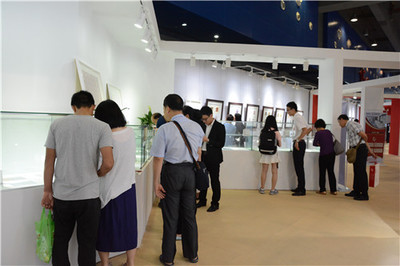 藝博會(huì)展位現(xiàn)場(chǎng)火爆 錢郵收藏廣受關(guān)注