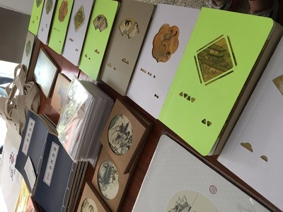 快訊 | 文化搭臺,校企攜手,中國歷代書畫精品公益巡展(莫愁中專站)盛大開幕,相關(guān)文創(chuàng)衍生品同步亮相